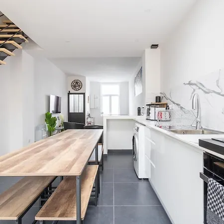 Grande Maison Moderne - Babyfoot Et Bureau